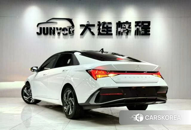 Hyundai Elantra 2023 Белый из Китая, фото 6