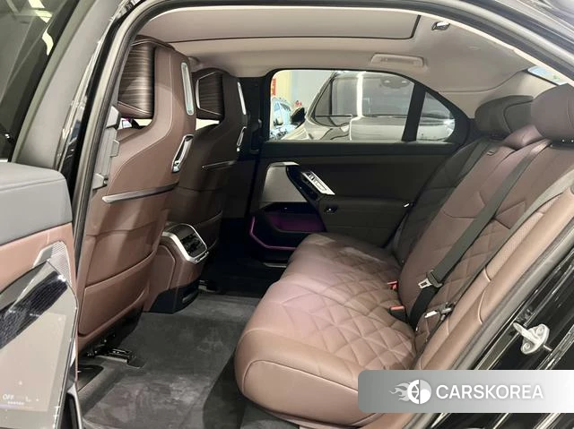 BMW 7 series 2023 Черный из Китая, фото 6