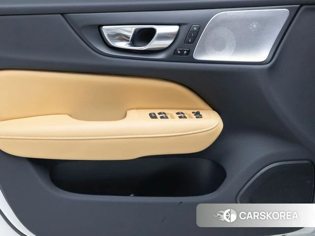 Volvo S60 3rd generation 2024 Белый из Кореи, фото 6