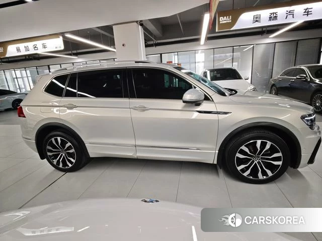 Volkswagen Tiguan L 2021 Серебристо-серый из Китая, фото 6