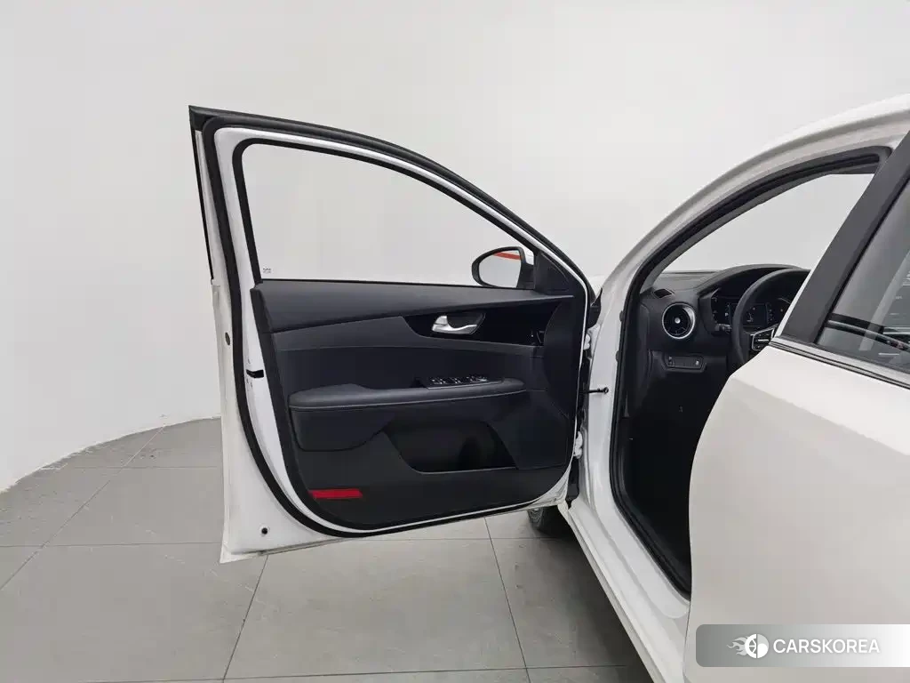 Kia K3 2022 Белый из Китая, фото 6