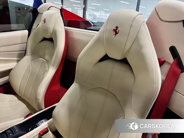 Ferrari F8 Spider 2023 Красный из Кореи, фото 6