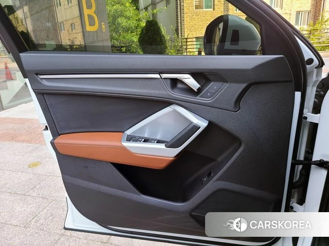 Audi Q3 (F3) 2022 Белый из Кореи, фото 6