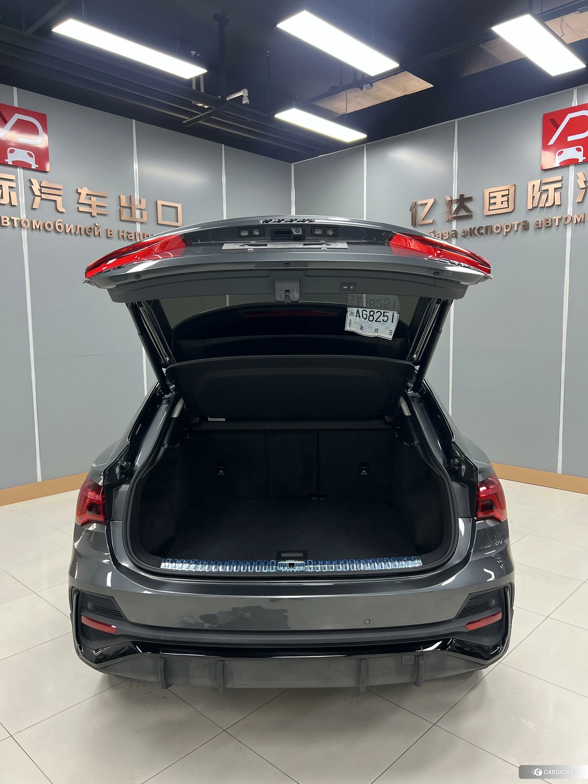 Audi Q3 Sportback 2022 Темно-серый из Китая, фото 6