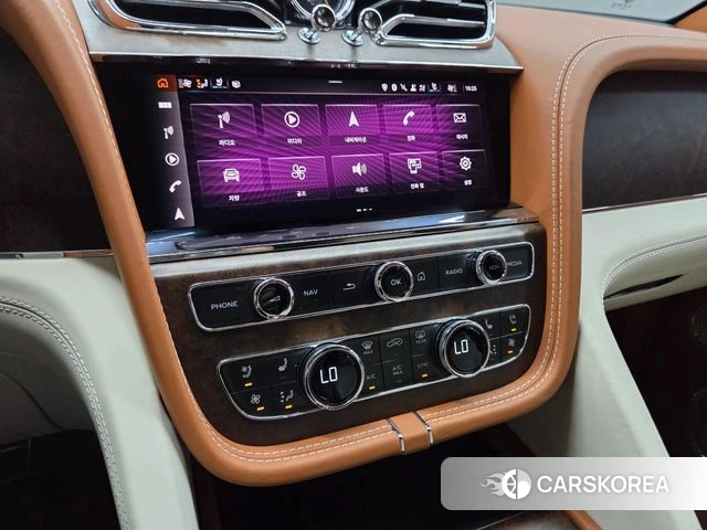 Bentley Bentayga 2023 Белый из Кореи, фото 6