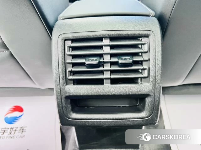 Volkswagen Golf 2024 Белый из Китая, фото 6