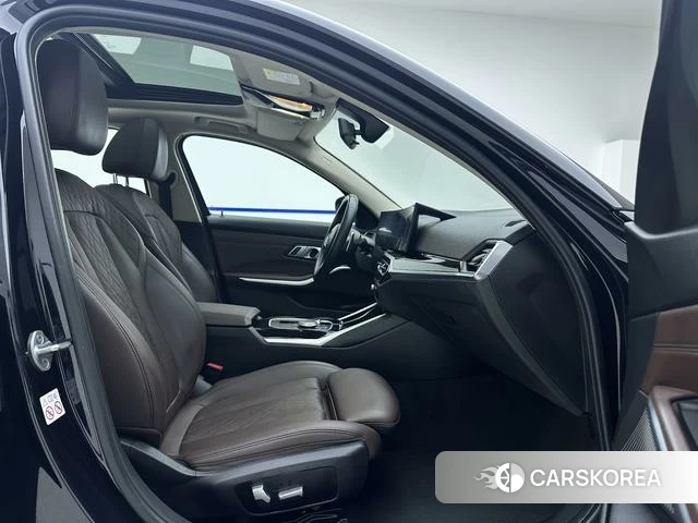 BMW 3 series 2023 Черный из Китая, фото 6