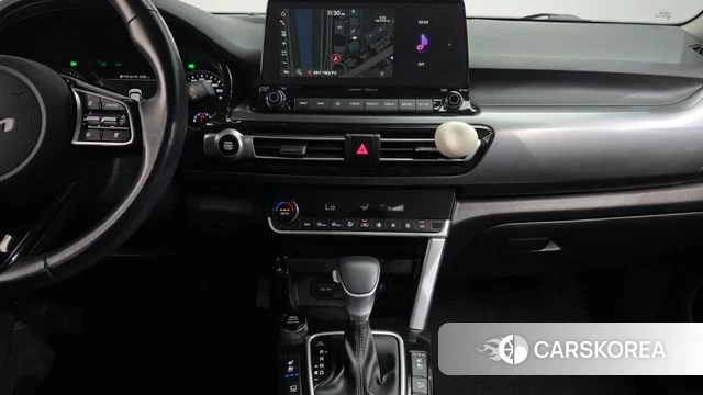 Kia Seltos 2022 Белый из Кореи, фото 6