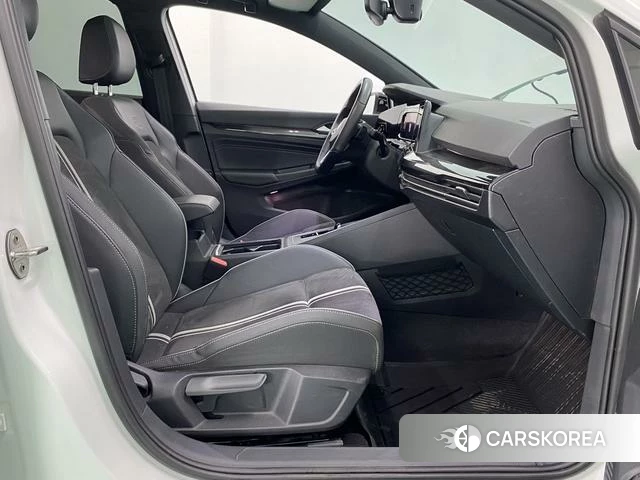 Volkswagen Golf 2023 Белый из Китая, фото 6