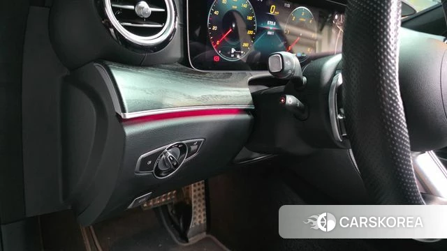 Mercedes-Benz E-Class W213 2022 Белый из Кореи, фото 6