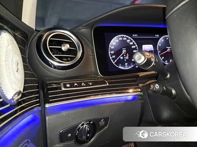 Mercedes-Benz E-Class W213 2019 Черный из Кореи, фото 6