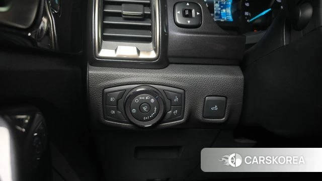 Ford Ranger 3rd Generation 2021 Серебряный из Кореи, фото 6