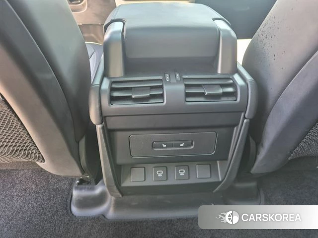 Land Rover Defender (L663) 2024 Белый из Кореи, фото 6