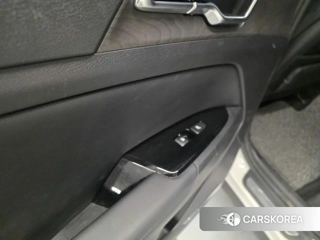 Kia Sportage 5th Generation Hybrid 2023 Белый из Кореи, фото 6