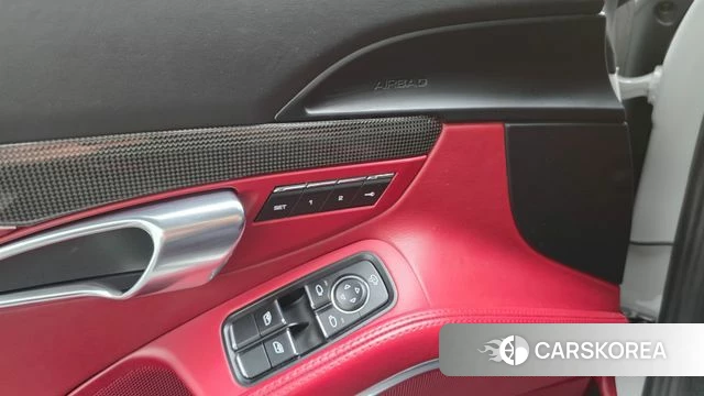 Porsche 718 Boxster 2018 Серебристо-серый из Кореи, фото 6