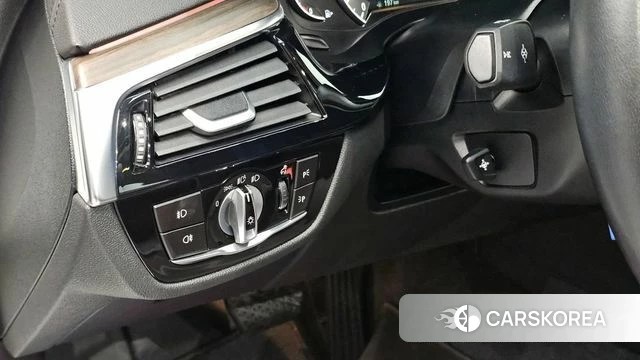 BMW 5 Series (G30) 2019 Белый из Кореи, фото 6