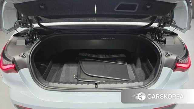 BMW 4 Series (G22) 2022 Серебристо-серый из Кореи, фото 6