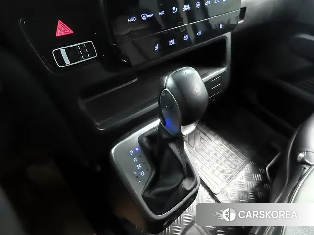 Hyundai Staria 2021 Серебряный из Кореи, фото 6