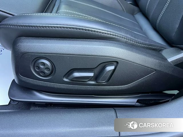Audi A4L 2023 Темно-серый из Китая, фото 6