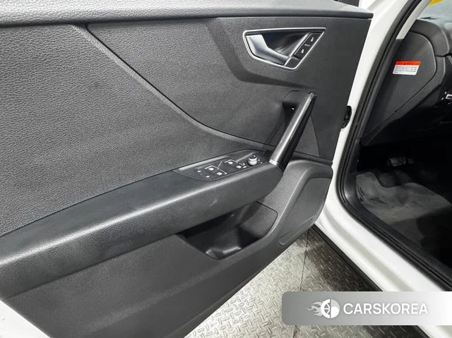 Audi Q2 2023 Белый из Кореи, фото 6