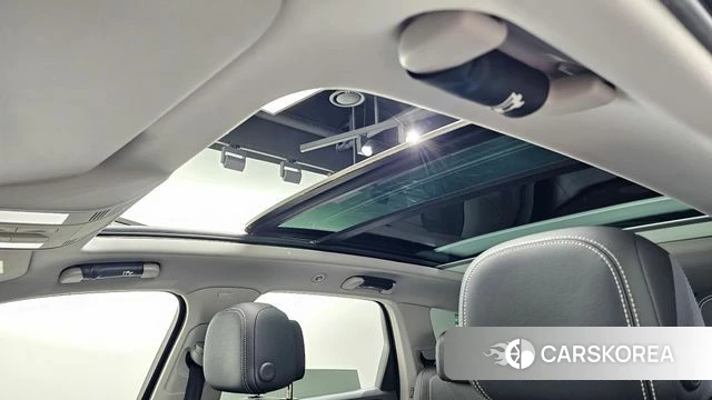 Volkswagen Touareg 3rd generation 2023 Белый из Кореи, фото 6