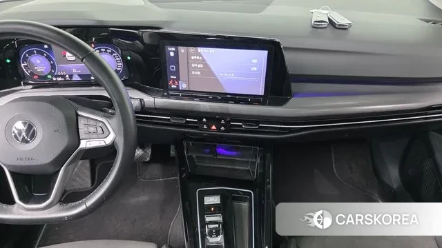 Volkswagen Golf 8th Generation 2023 Белый из Кореи, фото 6