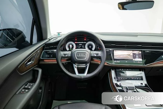 Audi Q7 2021 Черный из Китая, фото 6