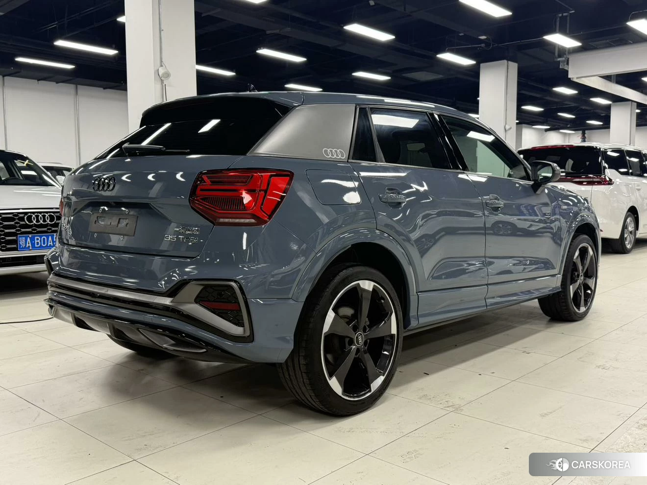 Audi Q2L 2021 Темно-серый из Китая, фото 6