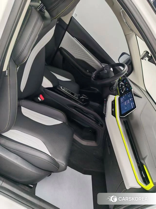 Geely Automobile Binyue 2023 Белый из Китая, фото 6
