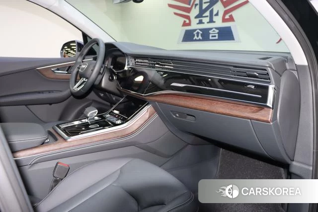 Audi Q7 2025 Черный из Китая, фото 6