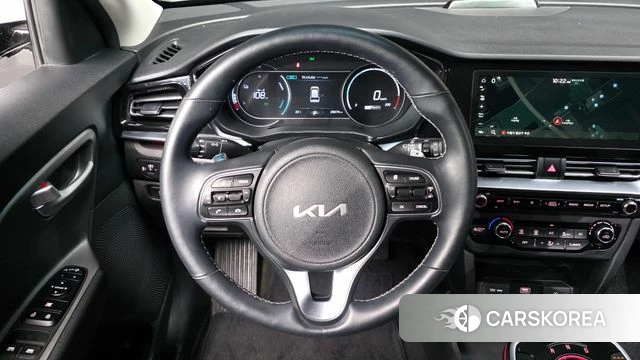 Kia Niro Plus 2023 Белый из Кореи, фото 6