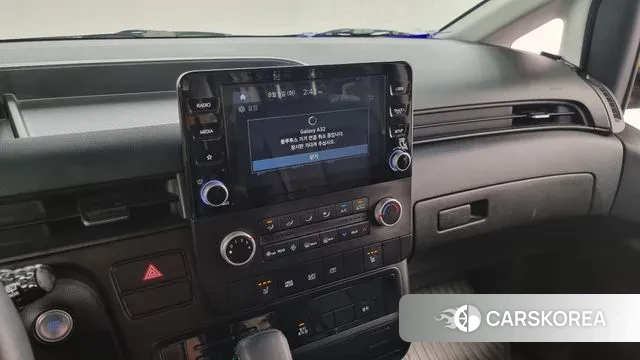 Hyundai Staria 2023 Желтый из Кореи, фото 6