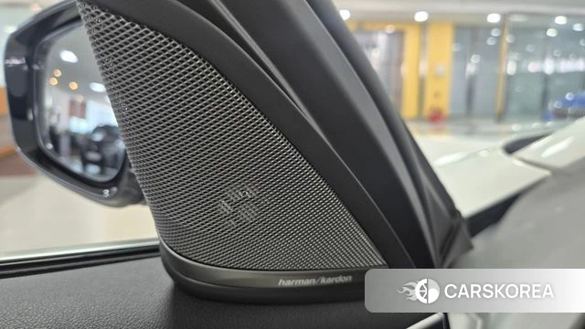 BMW 5 Series (G30) 2020 Белый из Кореи, фото 6
