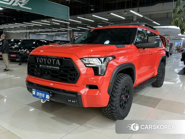 Toyota Sequoia 2023 Оранжевый из Китая, фото 6