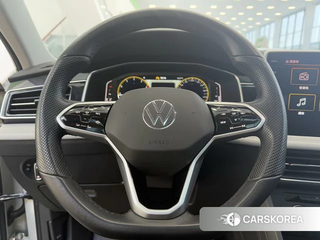 Volkswagen Tiguan L 2022 Темно-серый из Китая, фото 6