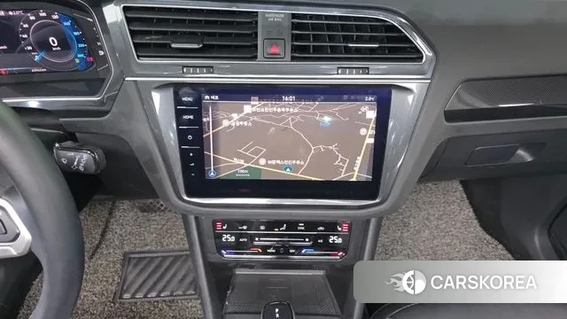 Volkswagen Tiguan second Generation 2022 Белый из Кореи, фото 6