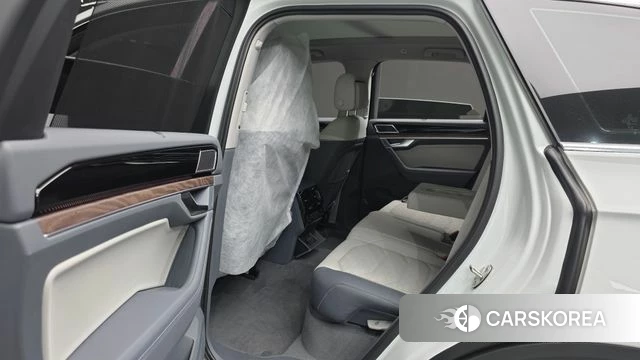 Volkswagen Touareg 3rd generation 2025 Белый из Кореи, фото 6