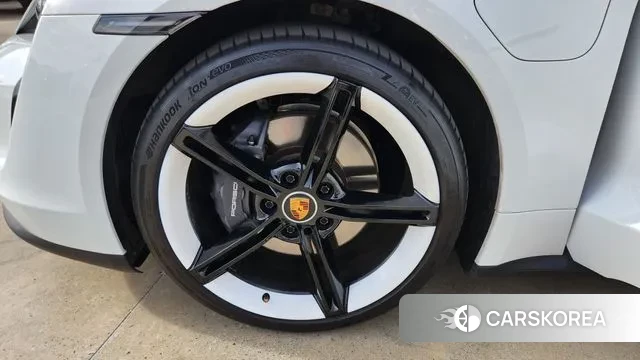 Porsche Taycan 2023 Белый из Кореи, фото 6