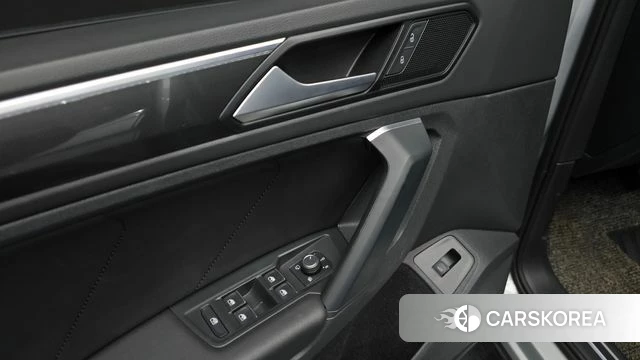 Volkswagen Tiguan second Generation 2020 Серебристо-серый из Кореи, фото 6