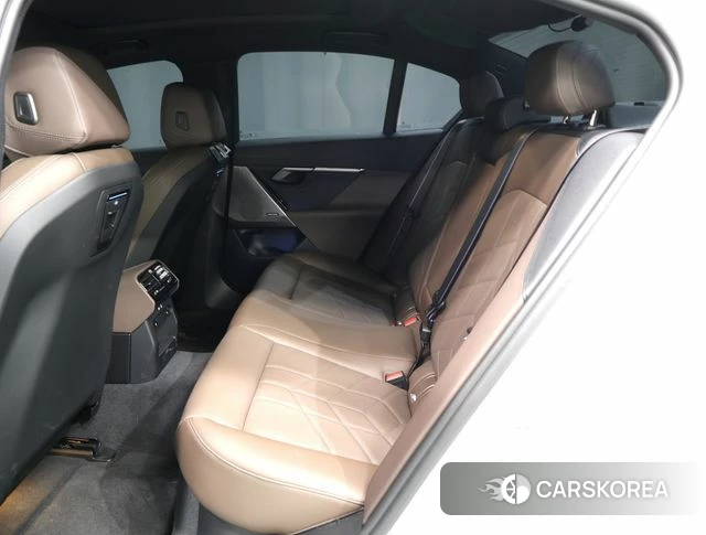 BMW 5 Series (G60) 2025 Белый из Кореи, фото 6
