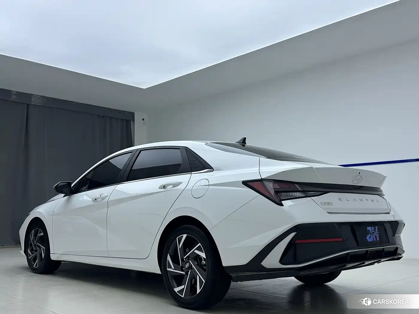 Hyundai Elantra 2023 Белый из Китая, фото 6