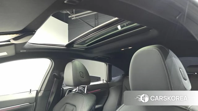 BMW 4 Series (G22) 2025 Светло-серебряный цвет из Кореи, фото 6
