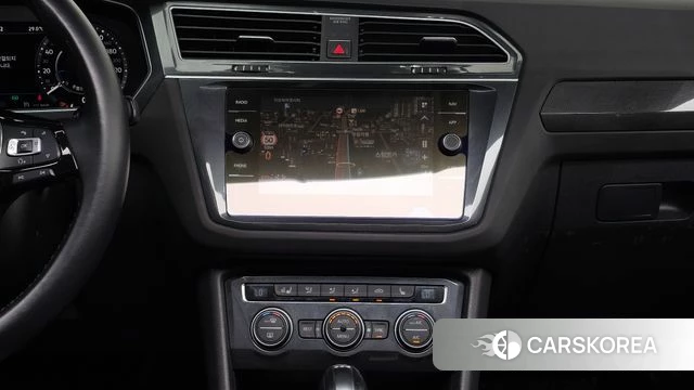 Volkswagen Tiguan second Generation 2018 Белый из Кореи, фото 6