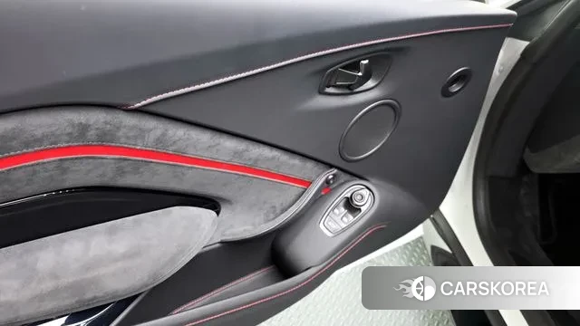 Aston Martin Vantage 2nd Generation 2022 Белый из Кореи, фото 6