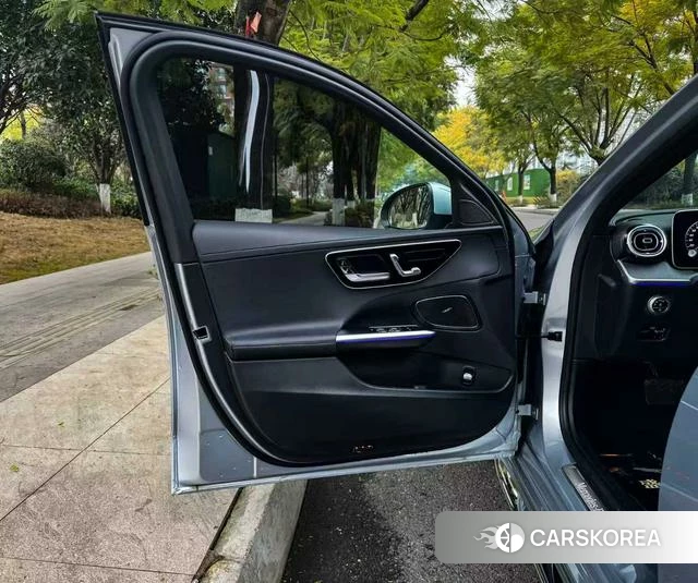 Mercedes-Benz Class C 2023 Серебристо-серый из Китая, фото 6