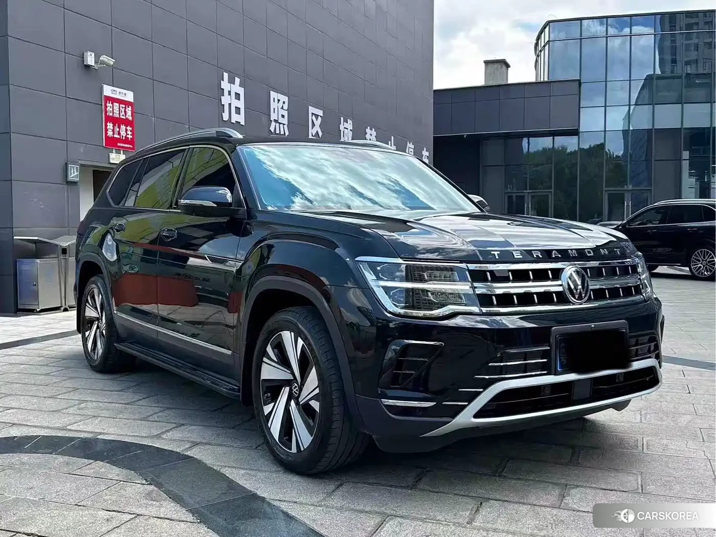 Volkswagen Touareg 2022 Черный из Китая, фото 6