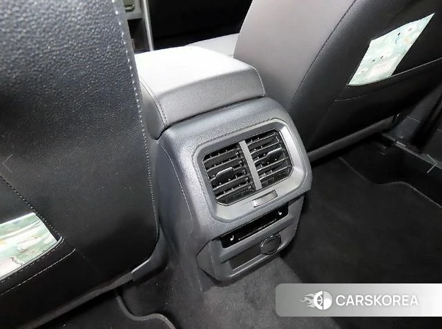 Volkswagen Tiguan Allspace 2023 Белый из Кореи, фото 6