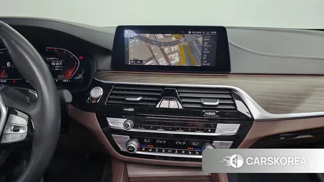 BMW 5 Series (G30) 2020 Белый из Кореи, фото 6