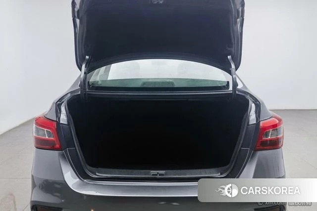 Nissan Xuan Yi 2024 Темно-серый из Китая, фото 6