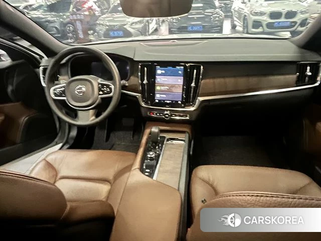 Volvo V90 2023 Белый из Китая, фото 6